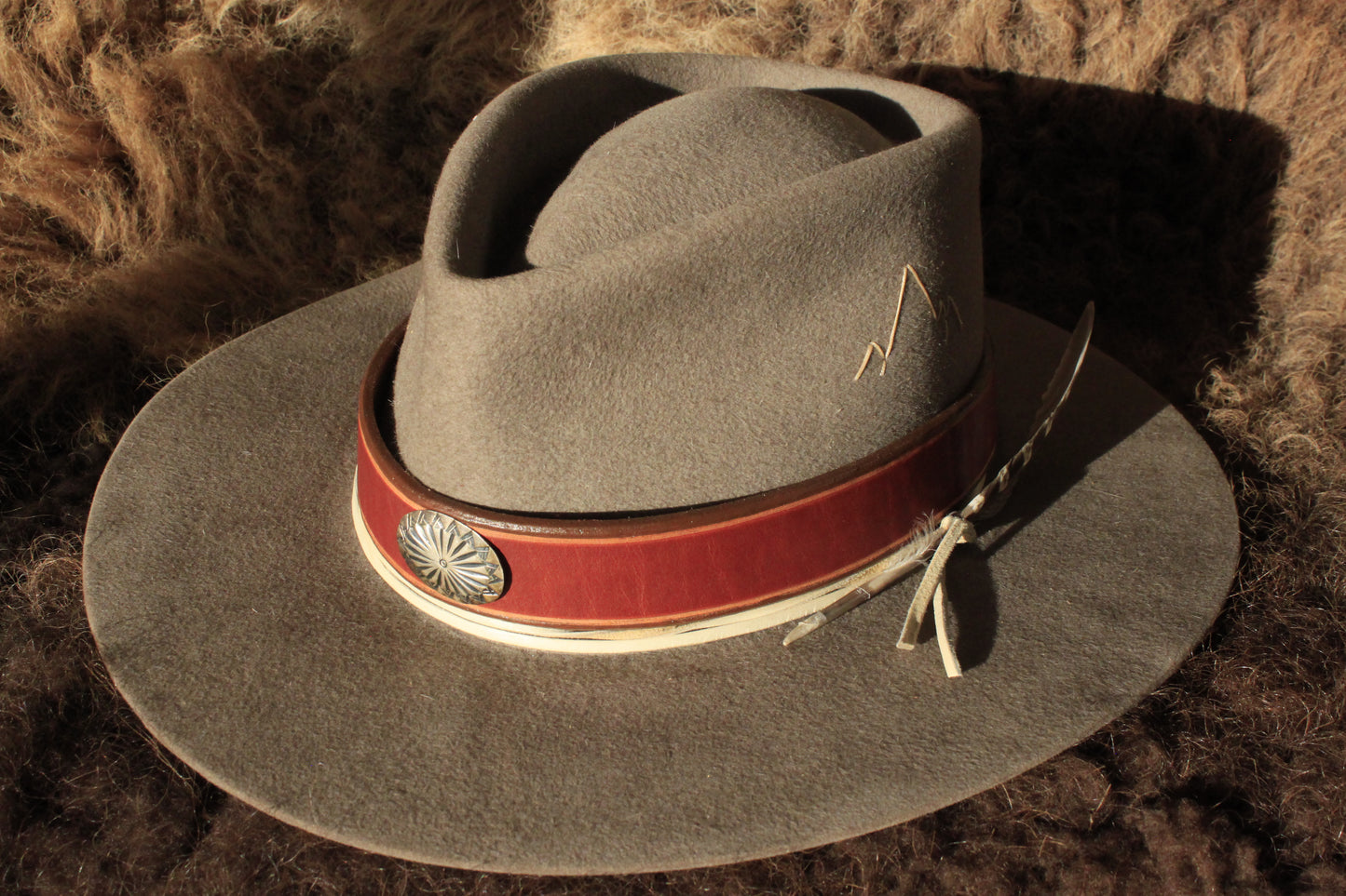 Big Horn - Leather Hat Band with Vintage Native American Button