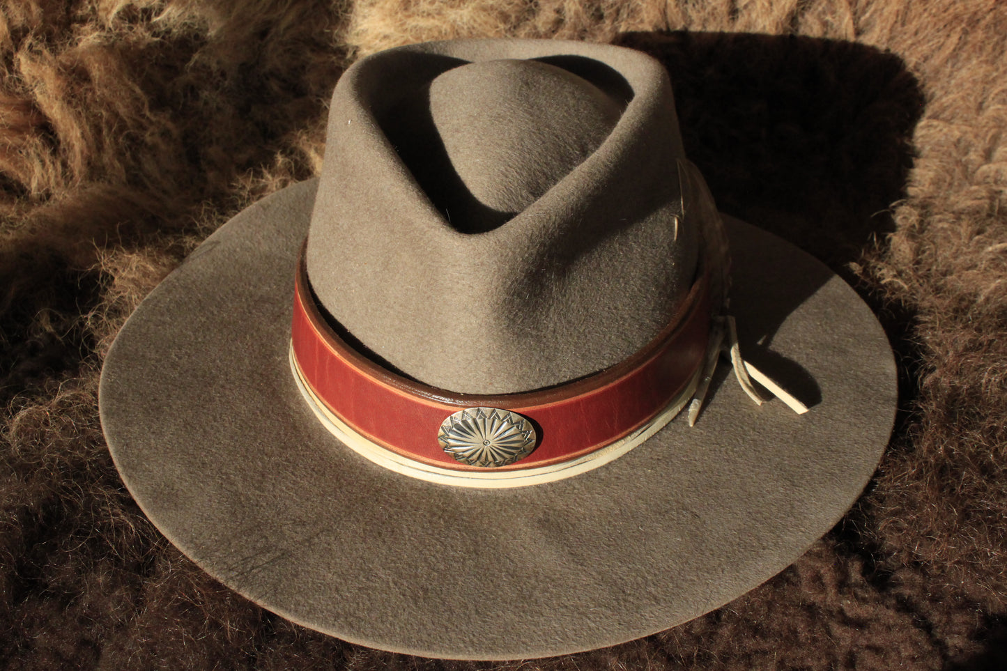 Big Horn - Leather Hat Band with Vintage Native American Button