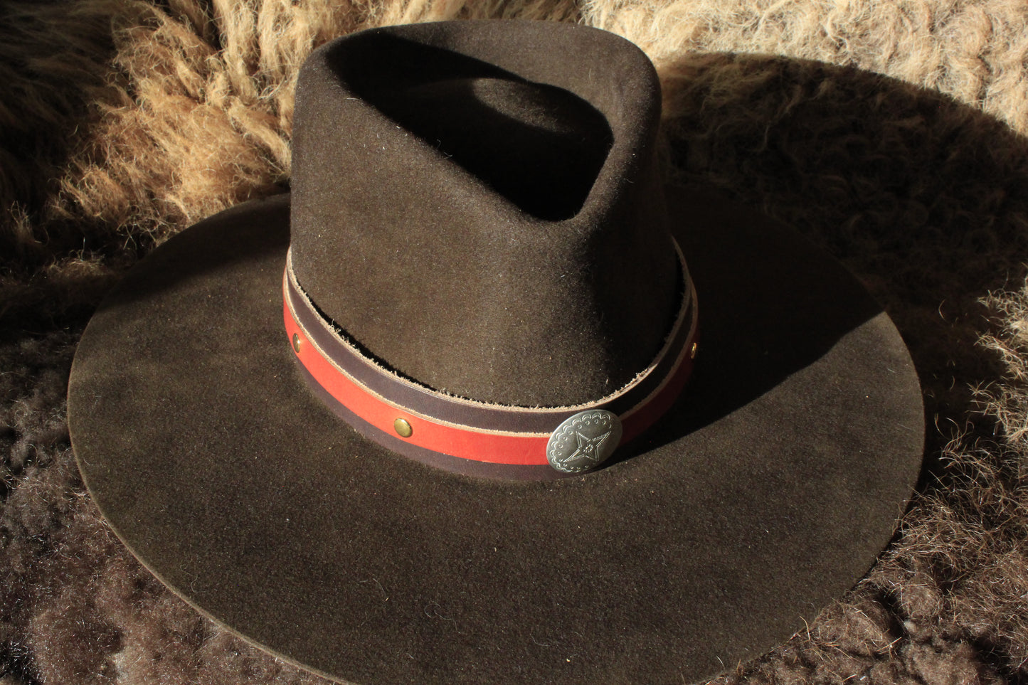 Huachuca - Leather Hat Band with Vintage Native American Button