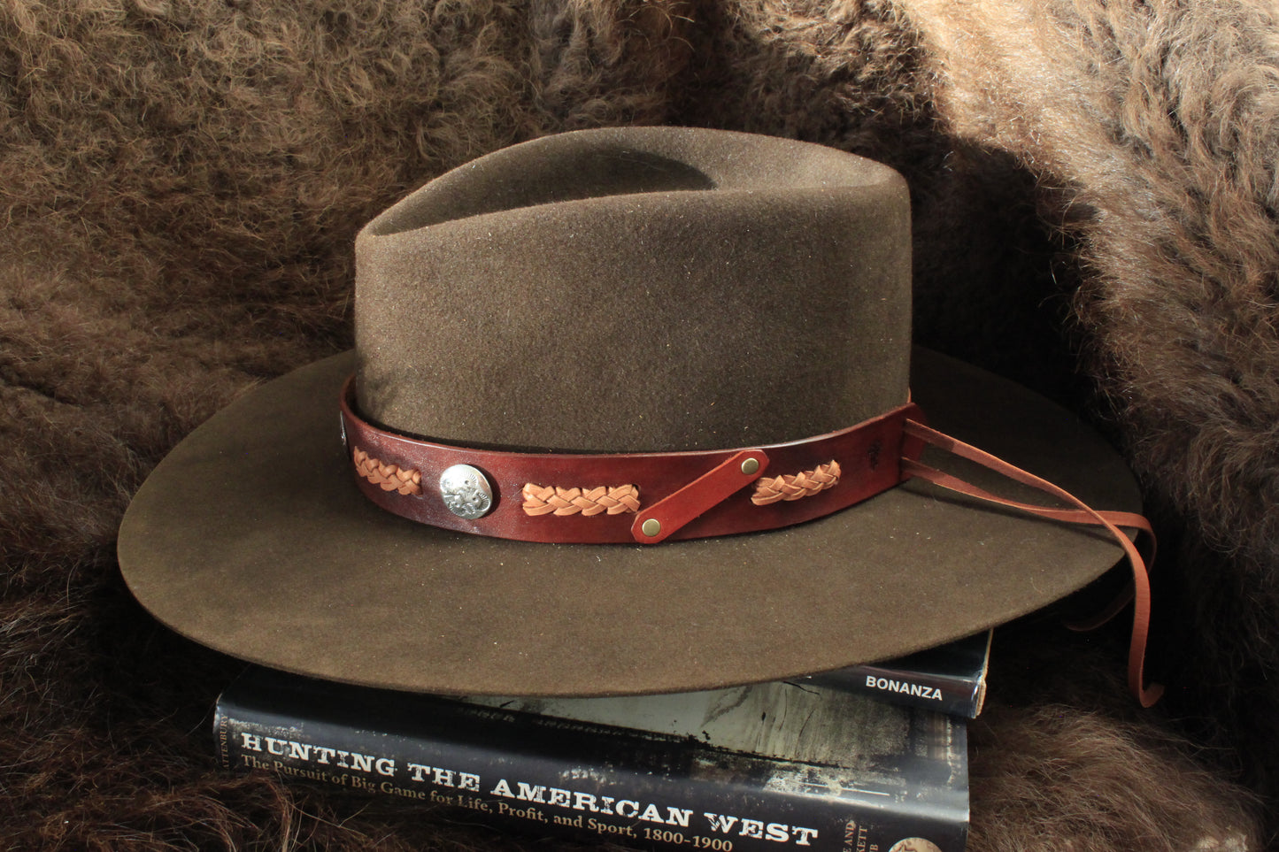 Kayenta - Leather Hat Band with Vintage Native American Buttons