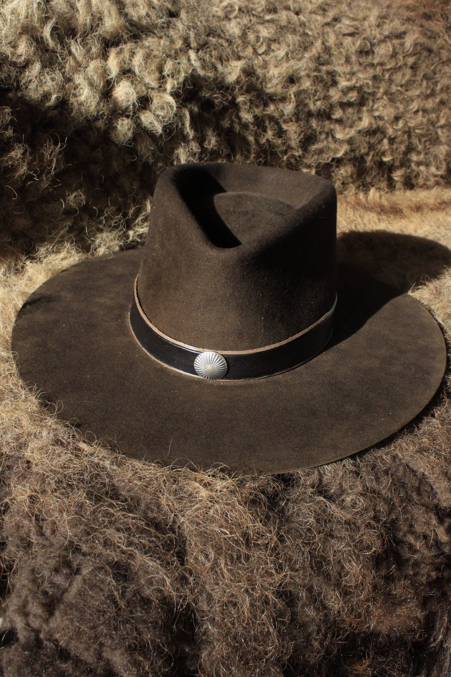 Butte - Leather Hat Band with Vintage Native American Button