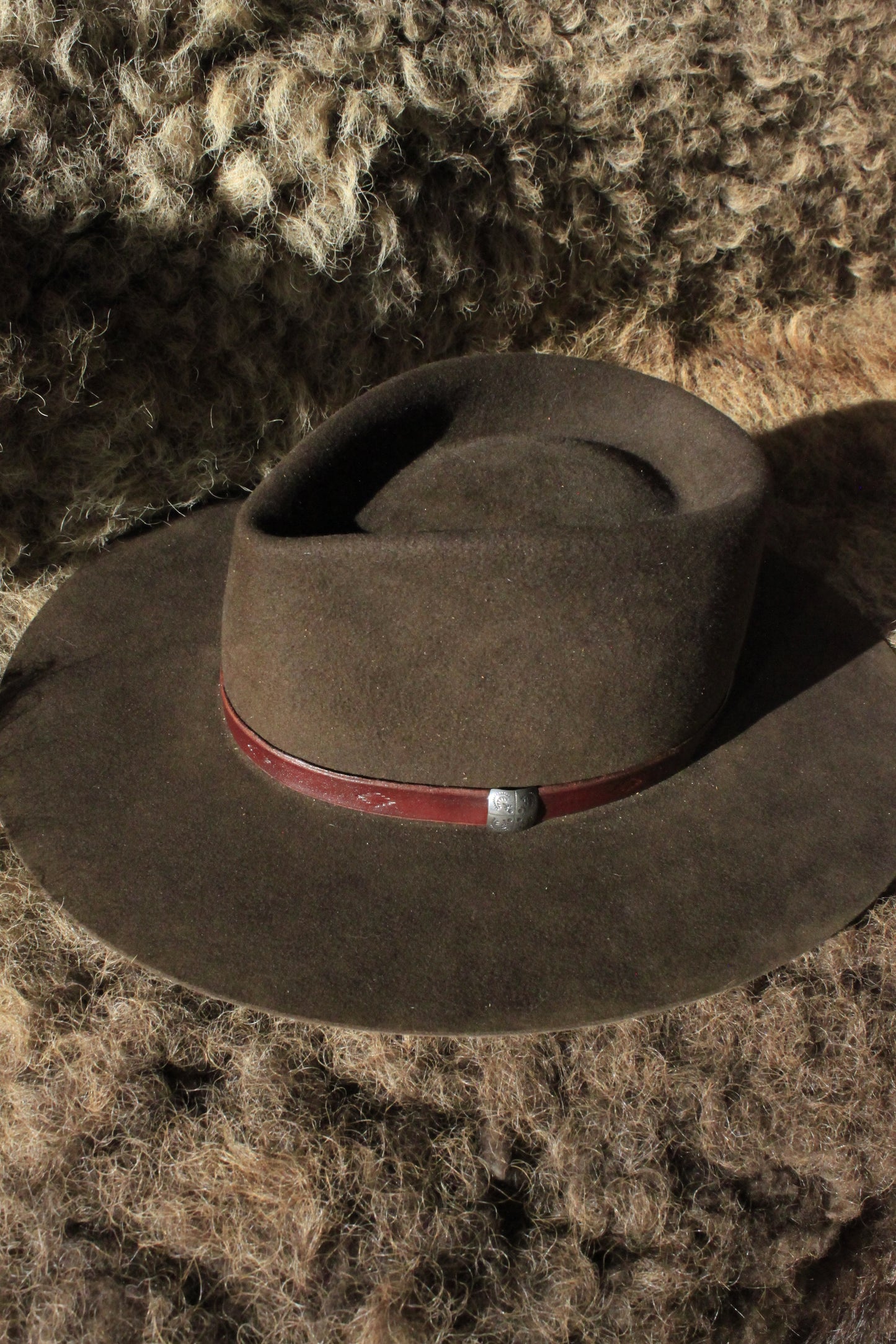 Pioneer - Leather Hat Band with Vintage Native American Button