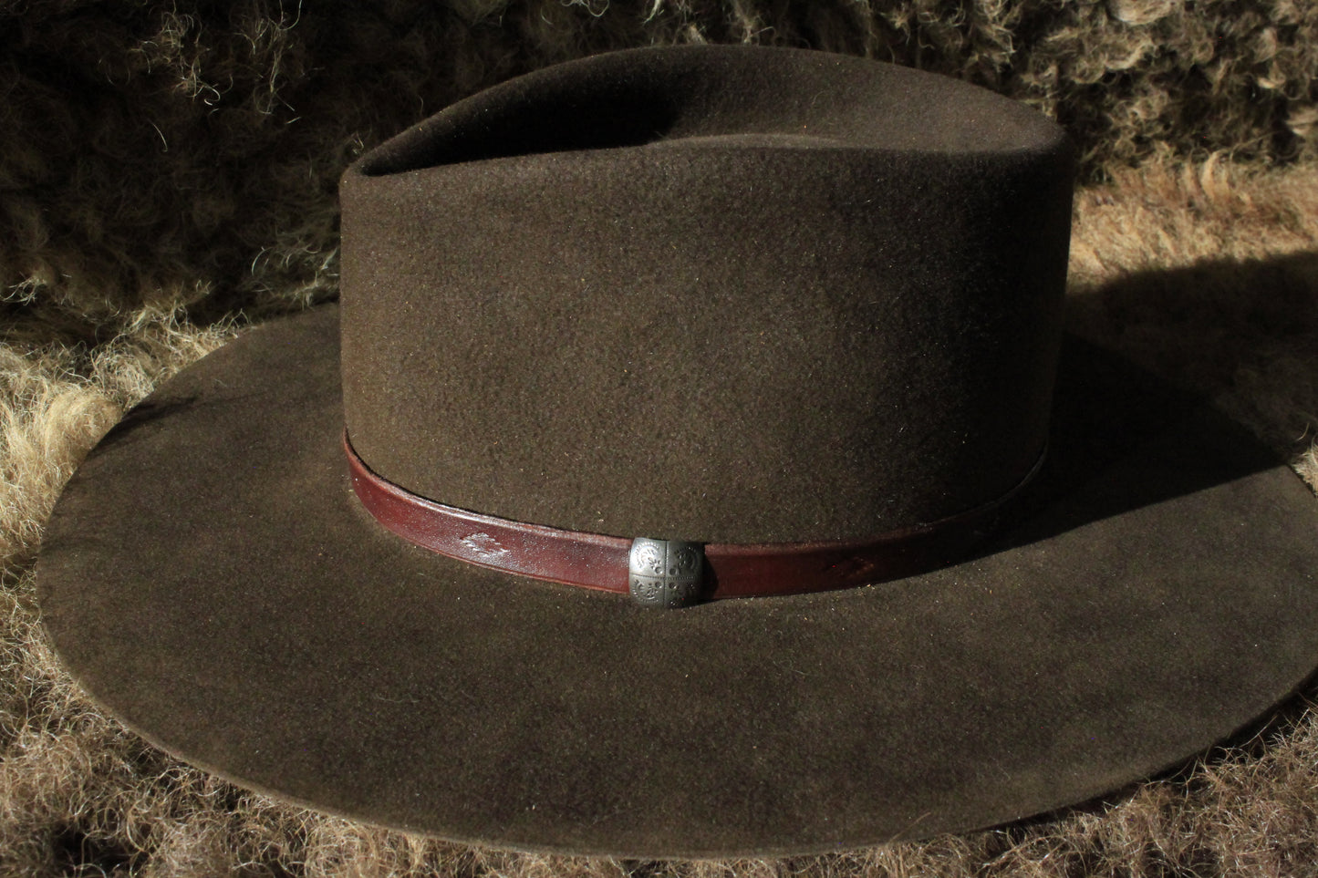 Pioneer - Leather Hat Band with Vintage Native American Button