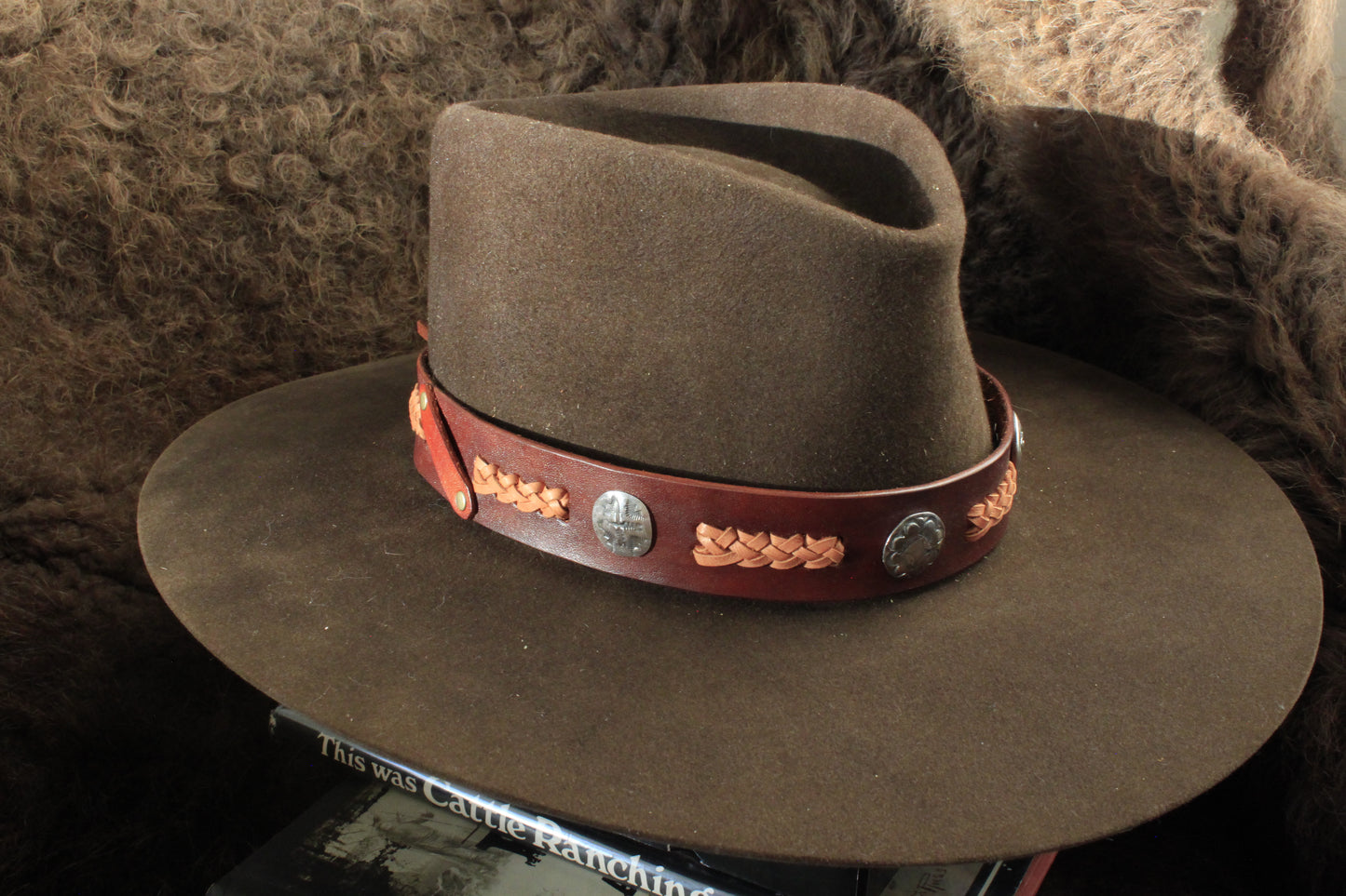 Kayenta - Leather Hat Band with Vintage Native American Buttons