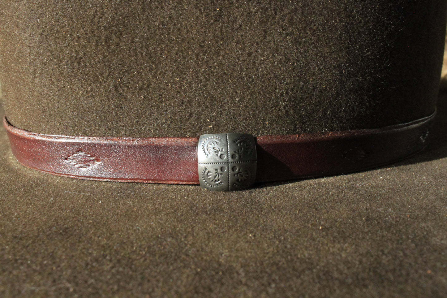 Pioneer - Leather Hat Band with Vintage Native American Button